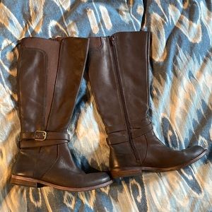 Lucky Brand brown Leather boot. Size 8, wide calf with elastic and zipper.